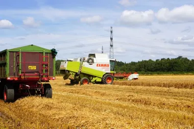 Kabina w ciągniku i kombajnie - co wpływa na komfort operatora?