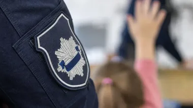 Hulajnoga to nie zabawka. Dzielnicowy mówił uczniom o przepisach