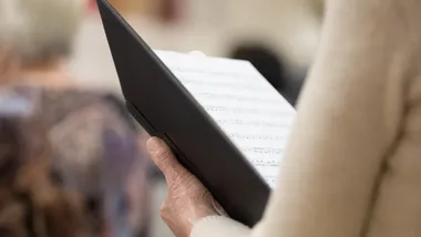 Muzyka i poezja dla seniorów. Wstęp na spotkanie w Nowym Sączu będzie wolny