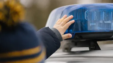 Czwartoklasiści zajrzeli za kulisy służby. Policjanci pokazali radiowóz i quada