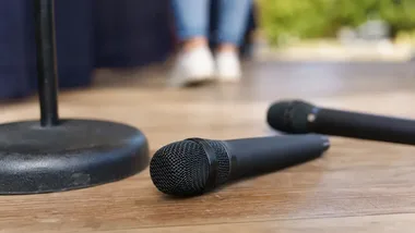 Kabaret PSTRYK rozśmieszył pełną salę w Nowym Sączu