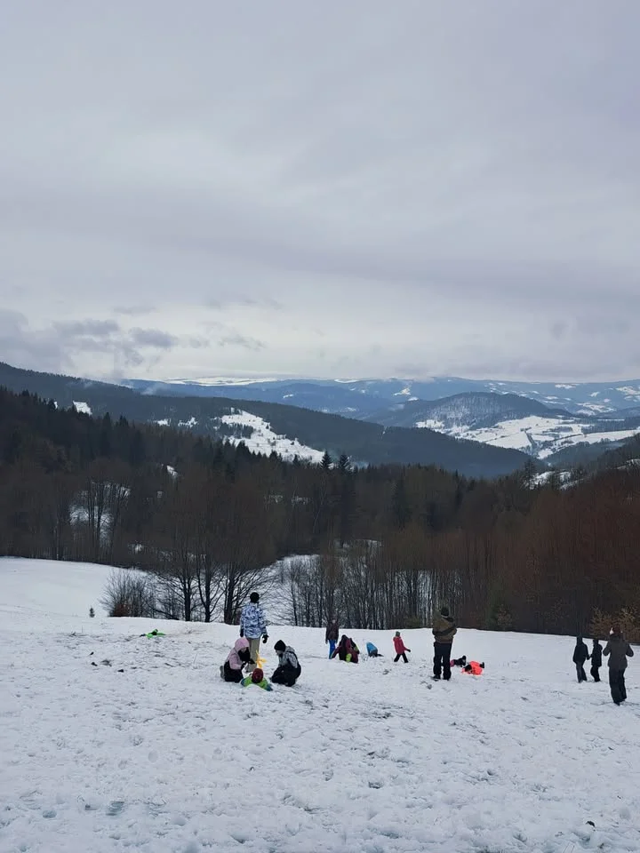 Grafika promocyjna wydarzenia Kulig w Beskidzie Sądeckim | Traktory — sanie, ognisko i widoki na Tatry