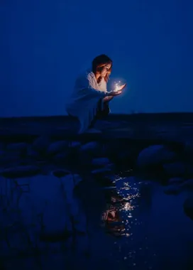 Grafika promocyjna wydarzenia Krąg Światła Kobiet w Nowym Sączu — dwa kwietniowe spotkania w ciepłej, bezpiecznej przestrzeni