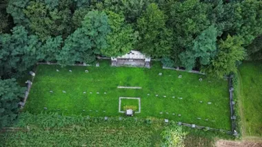 Grafika promocyjna wydarzenia Sprzątamy cmentarz wojenny nr 116 w Staszkówce – wiosenne porządki i historia sprzed 111 lat