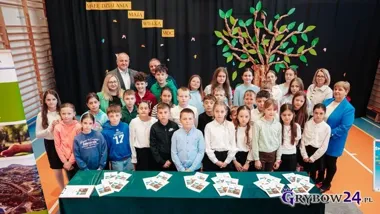 Dzieci posadziły drzewa. W Grybowie Dzień Ziemi wyszedł poza hasła