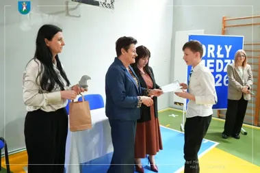Młodzi „Orły Wiedzy” zmierzyli się z trudnym testem – dyplomy wręczyła **Bożena Borkowska**