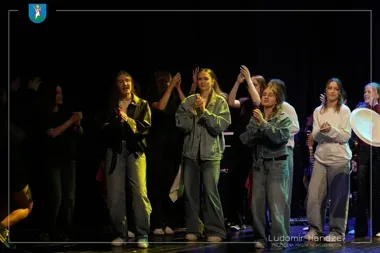 W Jedynce znów rozbłysły talenty, a prezydent wrócił w szkolne mury