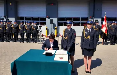 Nowa strażnica w Nowym Sączu już otwarta. Ma garaże, boksy i sale szkoleń