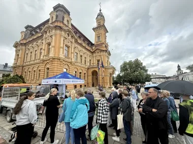 Sadzonki za baterie na rynku. Ekologiczna akcja zwróciła uwagę sądeczan