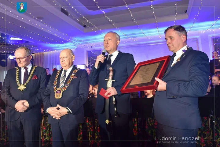 Prezydent wyróżniony przez cech rzemieślników - Szabla Kilińskiego trafiła do miejskiego gabinetu