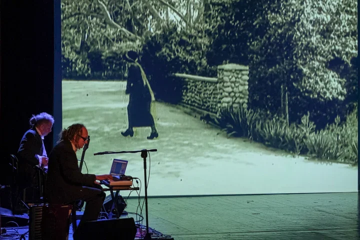 Kiedy Brzdąc zyskał nowe brzmienie - kino niemego w towarzystwie Czerwie Band