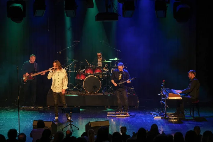 Walentynkowe nuty w Miejskim Ośrodku Kultury - Bulzak i HARDWAY zjednali serca sądeczan