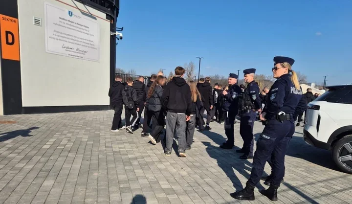 Ponad 7 tys. na stadionie w Nowym Sączu - policja chwali zabezpieczenie