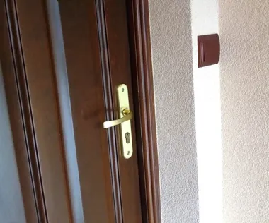 Niezamknięte drzwi ułatwiły kradzieże. Wystarczyło kilkanaście sekund