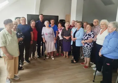 Seniorzy w Mogilnie poznali metody oszustów podszywających się pod policjantów
