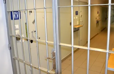 Zlekceważył zakazy wobec rodziców - sąd zamknął go na dwa miesiące