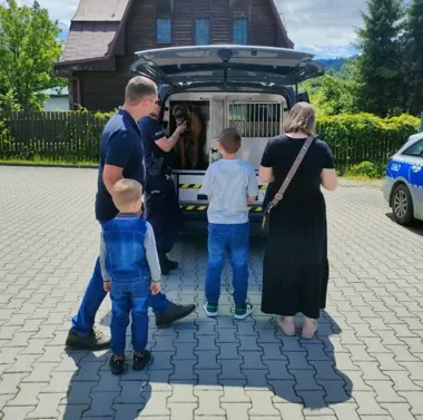 Policyjne stoiska przyciągnęły tłumy dzieci - sądecka Policja w centrum pikników