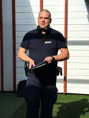 Dzielnicowy z Kaduka - kolekcjoner broni, który oddał prawie 30 litrów krwi