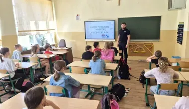 W sądeckiej SP 18 policjant uczył, jak kibicować bez agresji