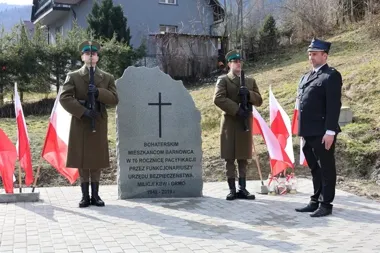 Cisza przerwana krzykiem – pamięć o mieszkańcach Barnowca trwa mimo upływu lat