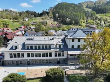 Radni nie chcą likwidacji domu dzieci w Piwnicznej po remoncie za 9 mln zł
