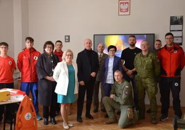 Marcinkowicka szkoła pokazała ósmoklasistom mundur, drony i ratownictwo