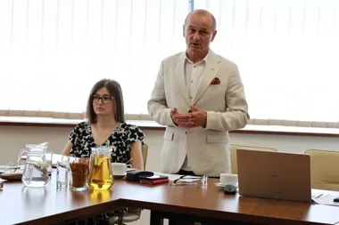 Służby w gotowości na wakacje – powiat sprawdza plaże, szlaki i obozy