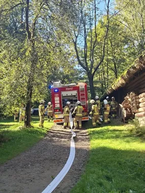148 strażaków i 33 pojazdy w skansenie. Sprawdzili trzy scenariusze alarmowe