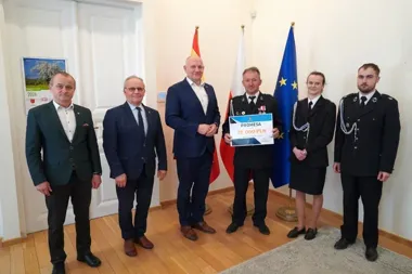 25 tysięcy złotych i sprzęt dla OSP Obidza. Strażacy dostali ważne wsparcie