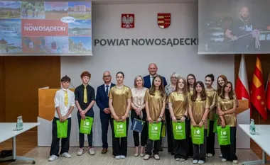 Szkoła z Królowej Górnej nie zwalnia. Szósta nagroda z rzędu