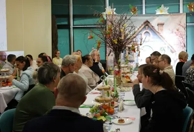 Wielkanocny stół w Muszynie połączył podopiecznych i samorządowców