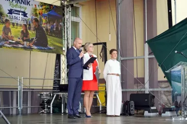 Nowe boisko i plac zabaw w Cieniawie już służą uczniom